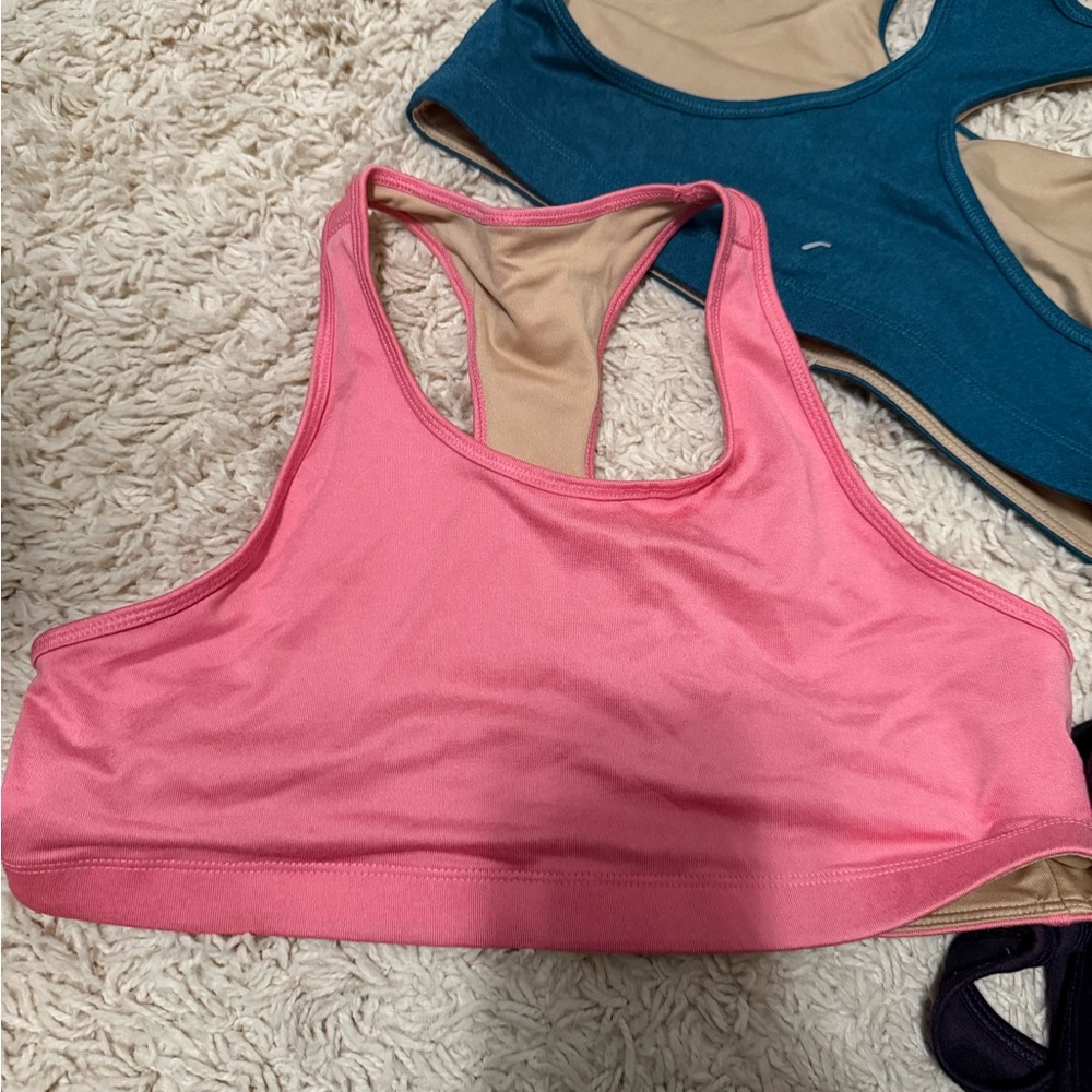 5 Old navy girls Sports Bras Like new maybe wore one of them but all washed